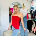 Blusa strapless en popelina con corte asimétrico – diseño moderno colombiano