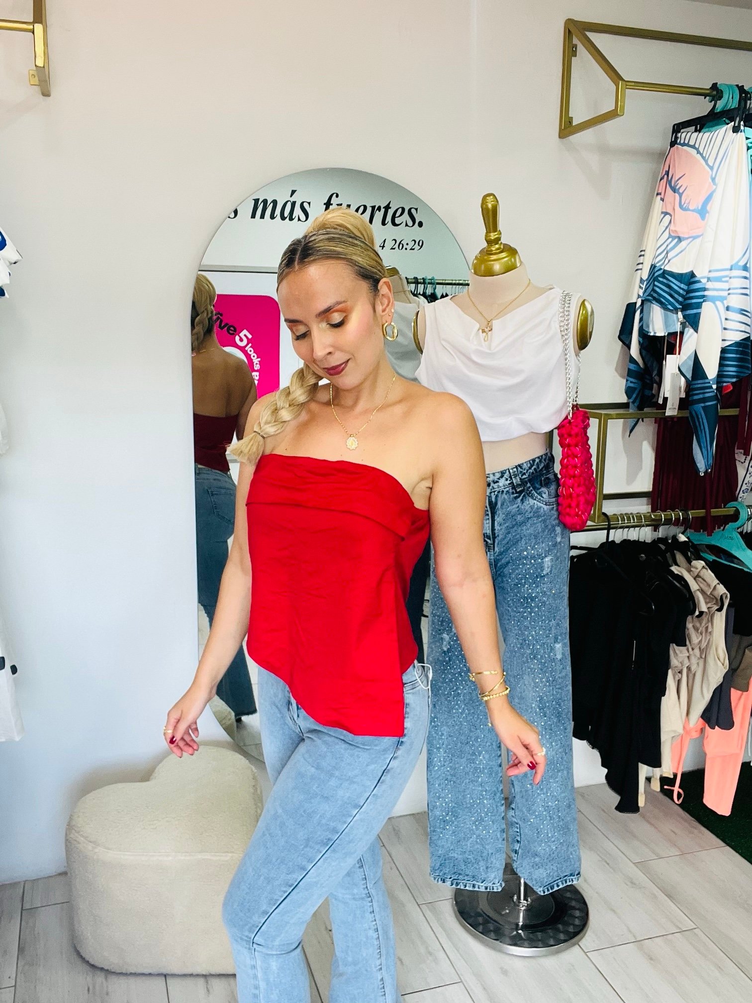 img_8403 Blusa strapless en popelina con corte asimétrico – diseño moderno colombiano - Imagen 1