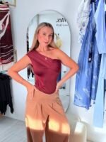 Body vino tinto asimétrico doble tela — elegante y en tendencia