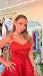 Vestido rojo, ajustable en espalda, talla única - Imagen 2