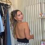 Body, negro, con detalle de aro dorado en el cuello, talla única